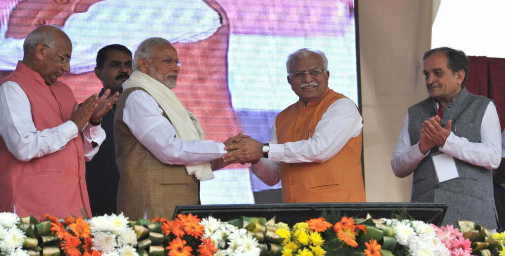 Prime Minister, Narendra Modi shaking hands with the Chief Minister of Haryana, Manohar Lal Khattar, at the Foundation Stone laying ceremony of Eastern Peripheral Expressway in Sonipat, Haryana on November 05, 2015.