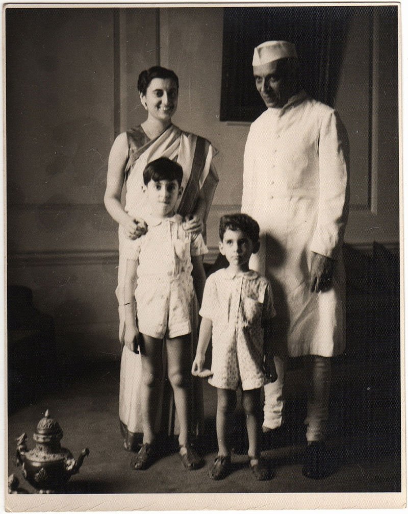 Indira_Gandhi,_Jawaharlal_Nehru,_Rajiv_Gandhi_and_Sanjay_Gandhi