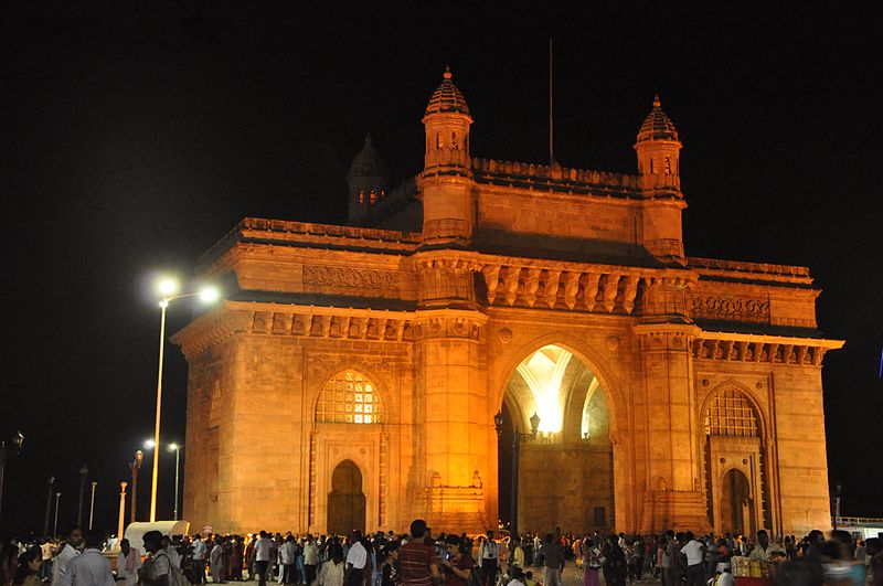 800px-The_Gateway_of_India_at_night. (1)