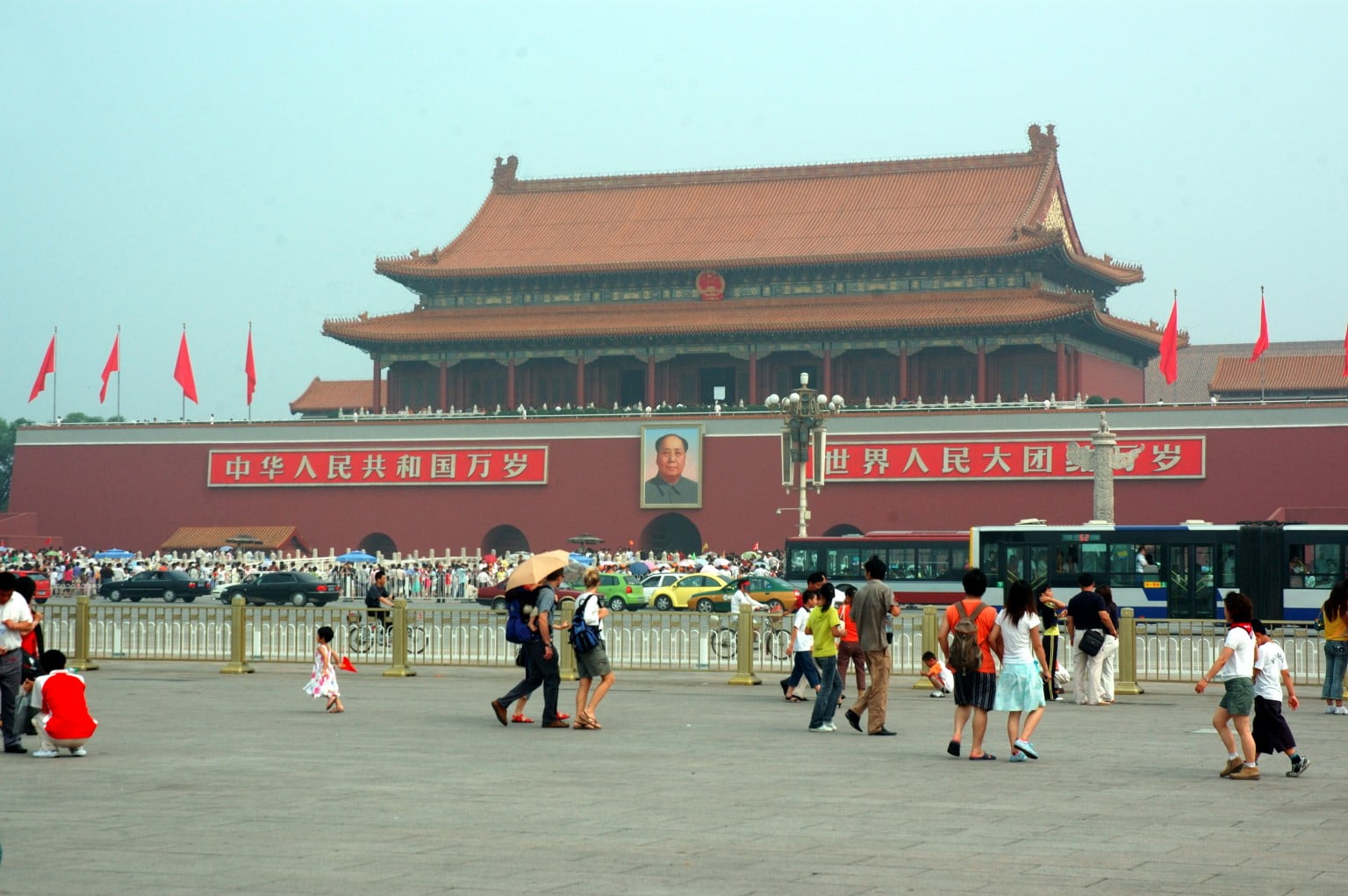 Можно ехать в китай. Столица Китая город Пекин. Площадь Тяньаньмэнь в Пекине. Бейджин Китай. Пекин или Бейджин.