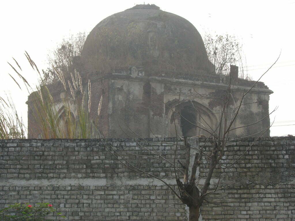 100 year old Mazar - is demolition the only way out?