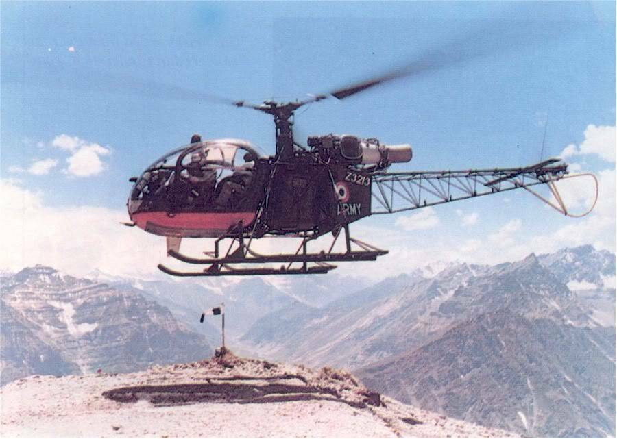 Helicopter in a recce mission in Kargil